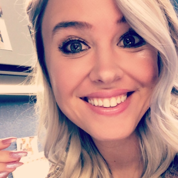 Meet your Posher, Stephanie - Picture 8 of 12